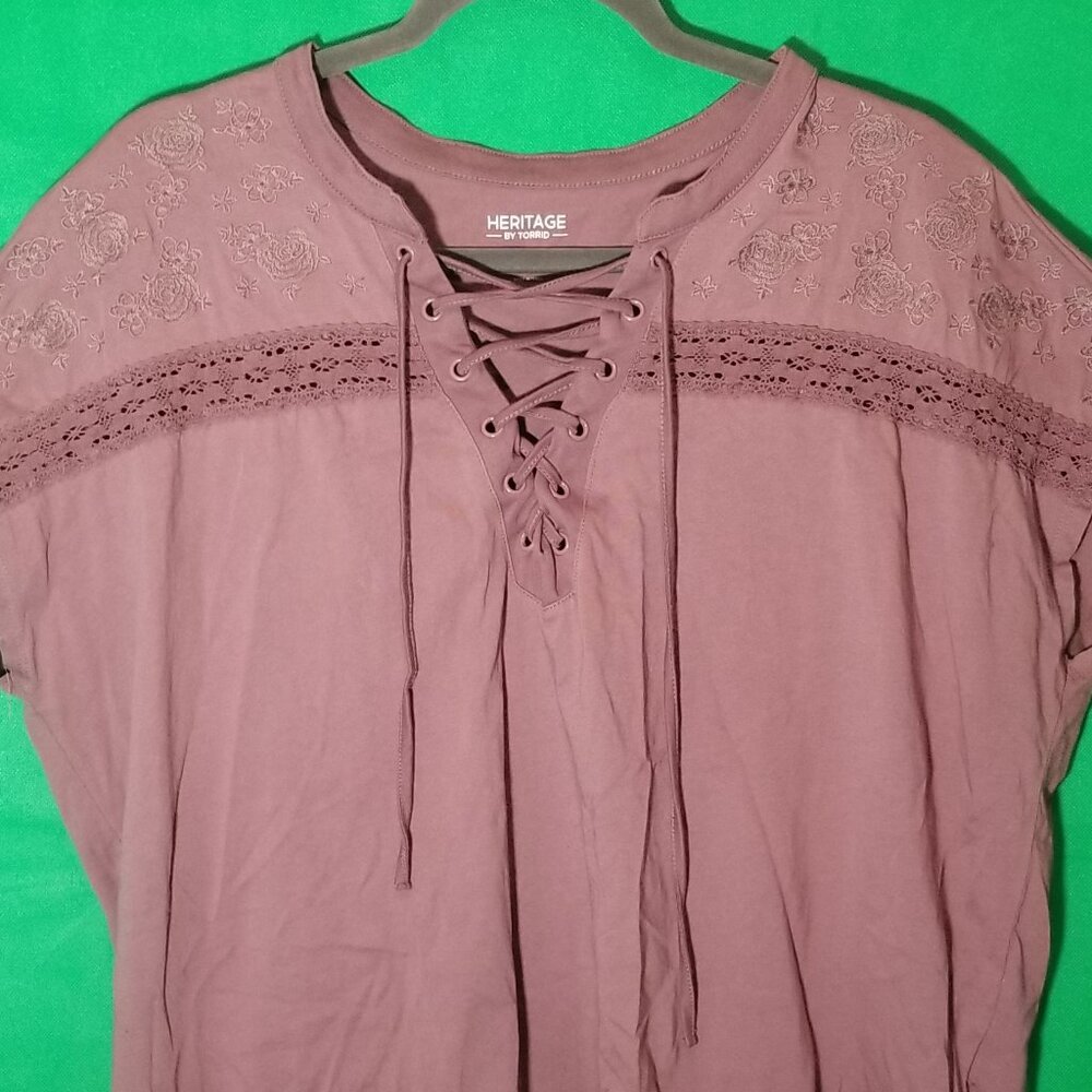 Torrid Heritage Knit Mauve Cotton Lace Up V Neck Top Tee Size 00 Retro Casual - Picture 3 of 6